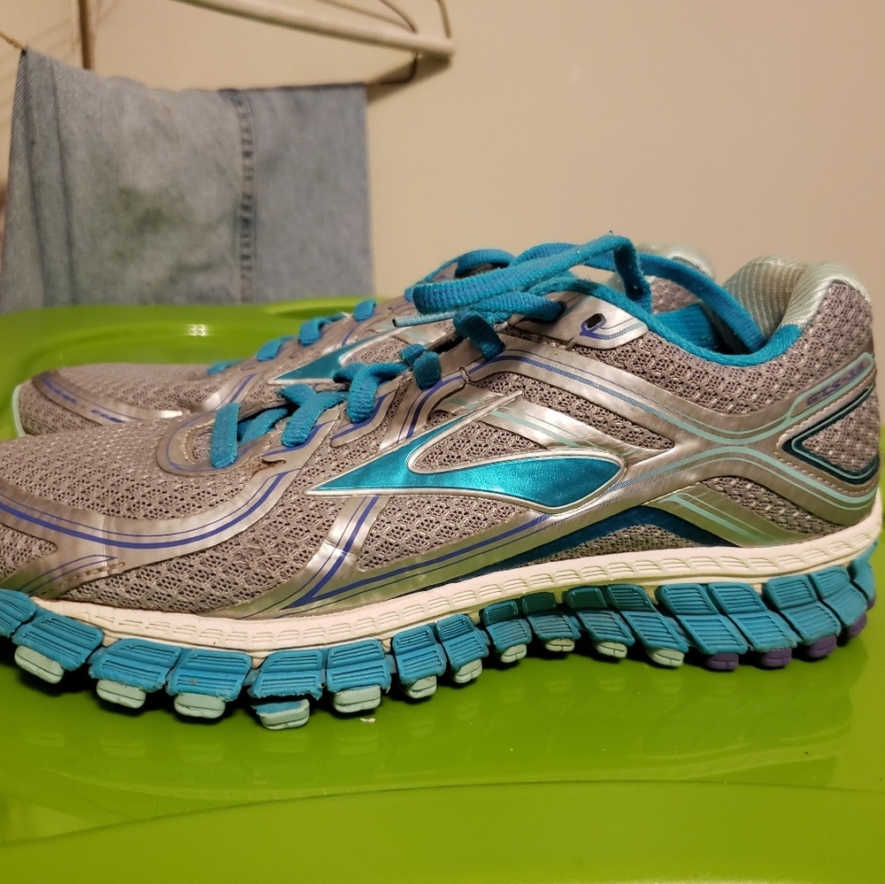 Womens Brooks running shoes